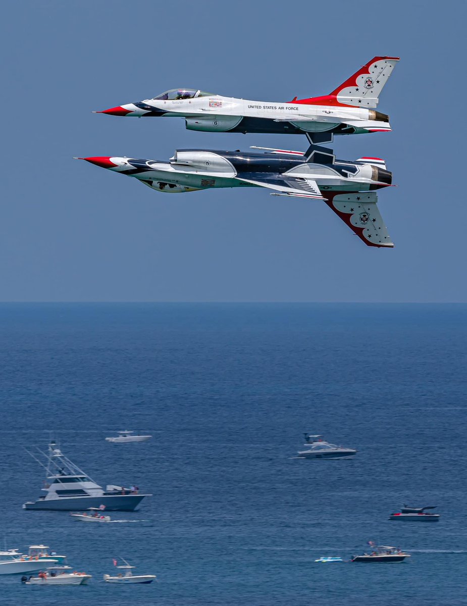 Thunderbirds at Fort Lauderdale air show this weekend 🫡🇺🇸