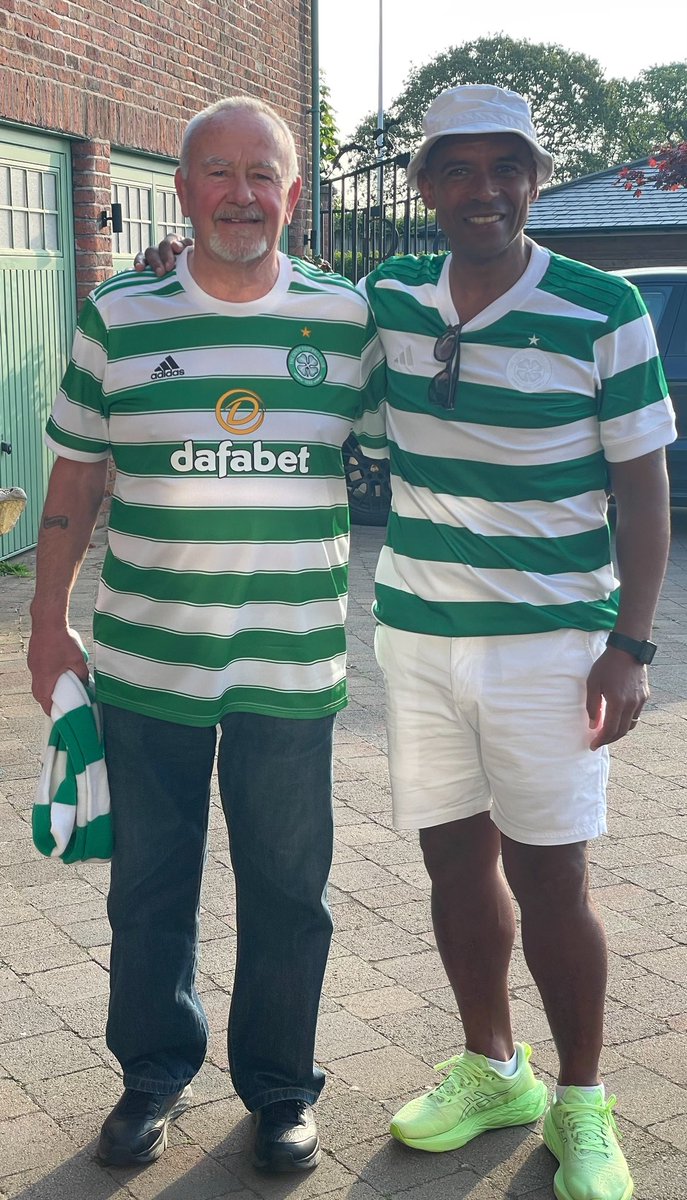 It took my step dad 40+ years for us to arrive at paradise together but the education he’s given me over the many decades runs deep through my veins 🍀🇮🇪☯️☮️ #OneLove ✊🏾