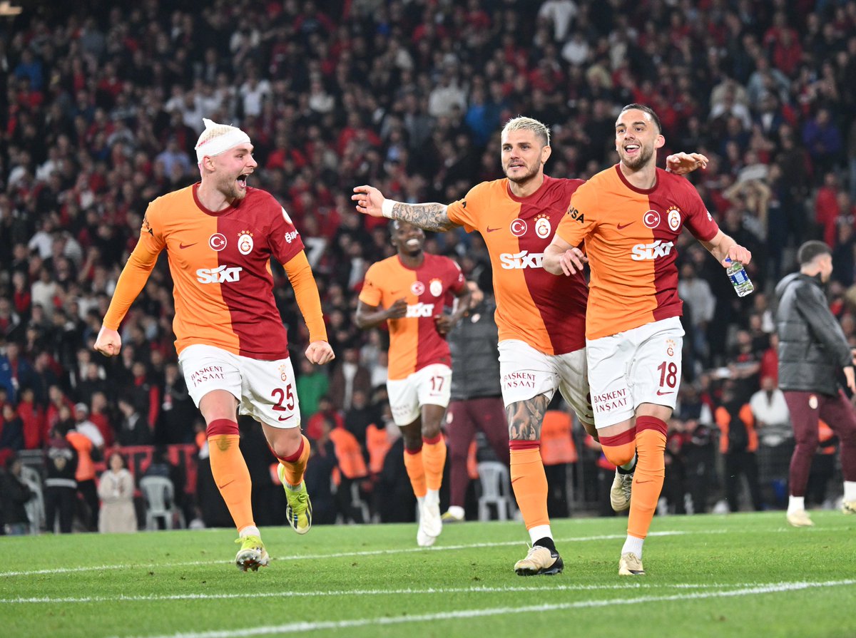 20 - Bu sezon Süper Lig maçlarının 80'inci dakikalarından sonra en fazla gol atan takım olan Galatasaray (20), bu gollerle toplam 11 puan kazandı. İnat.