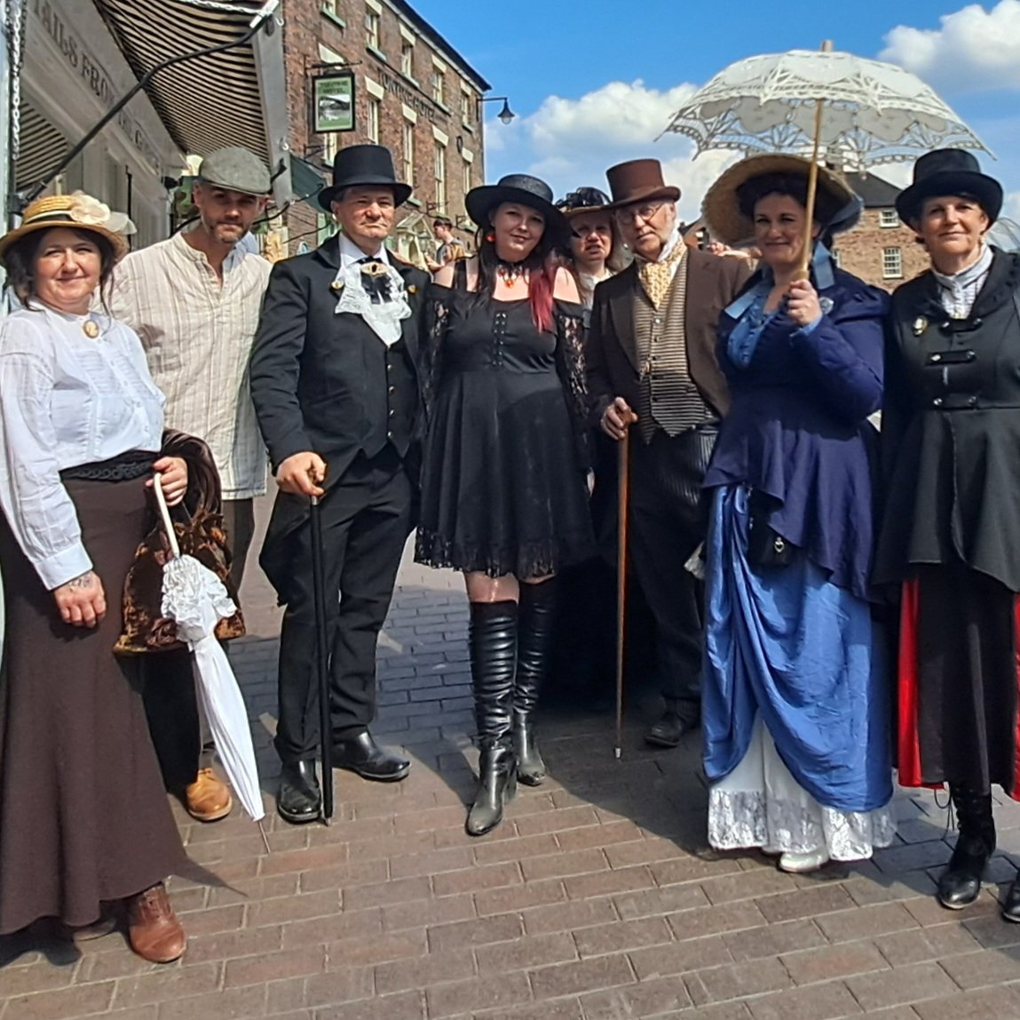 We bumped into a lovely crowd this afternoon in Ironbridge. They had been to Blists Hill Victorian Town How wonderful do they look
Don't miss visiting Blists Hill Victorian Town during your stay.
#ironbridge #historical #historicalfashion @visit