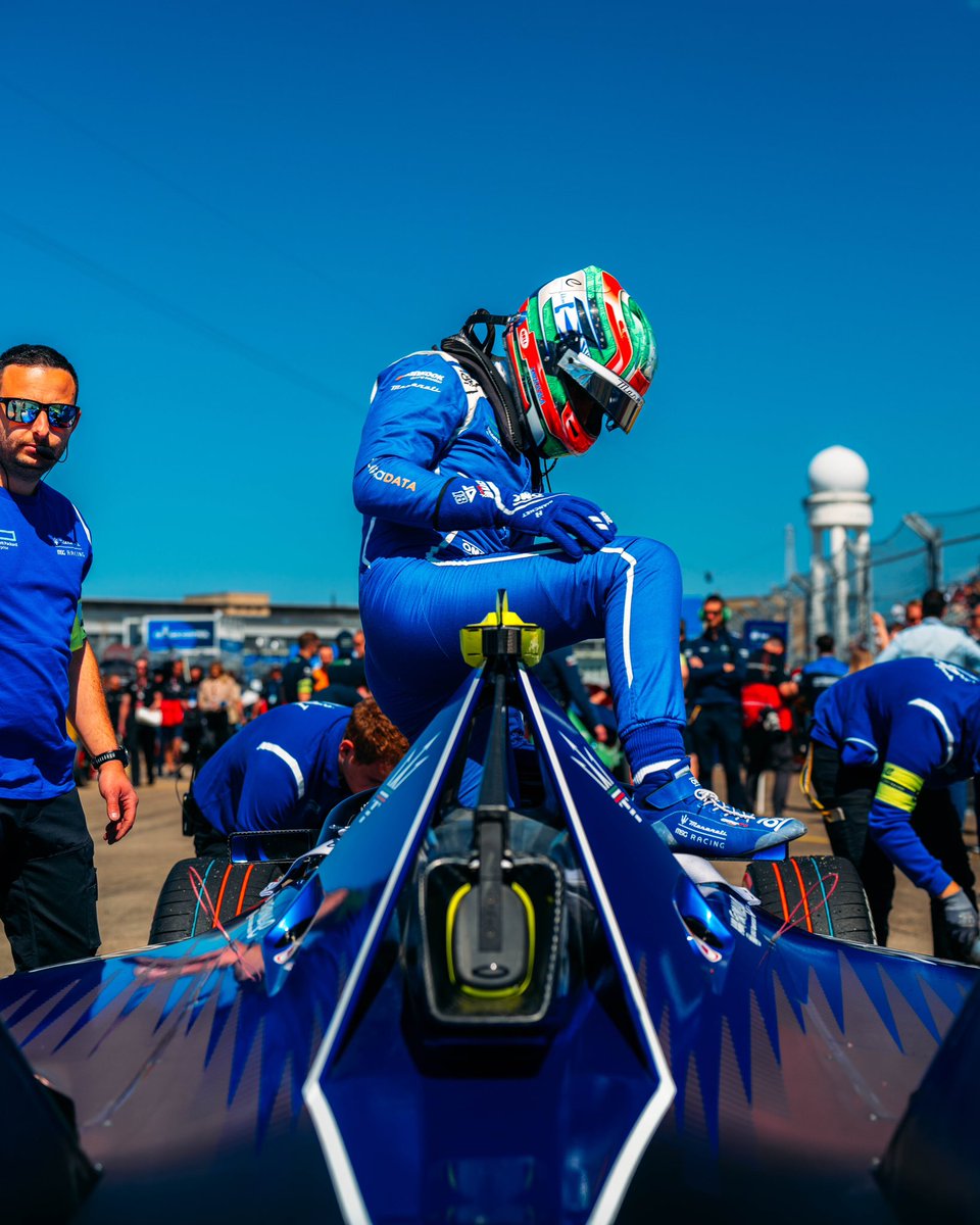 DaruvalaJehan's tweet photo. A really positive weekend for us overall! The car felt great and we had good pace on both days right out of the box… ✅ We’ve been building up and improving over the last few weekends so happy to come home with some decent points 👍🏽 
Looking forward to keeping the momentum going when we hit the streets of Shanghai in two weeks!🇨🇳
.
.
.
.
#FormulaE #Maserati #MaseratiMSG #Racing #Electric #EV