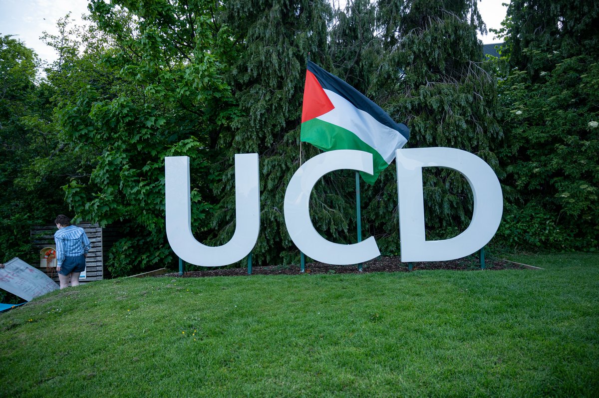 Maria_Giulia_MV's tweet photo. #UCD starts encampment for #Palestine – May 11th 

Students occupied demanding the university to cut ties with Israeli institutions, call for a permanent #ceasefire and commit to divest from Israeli companies.
#Israel https://t.co/0egssF1Elk