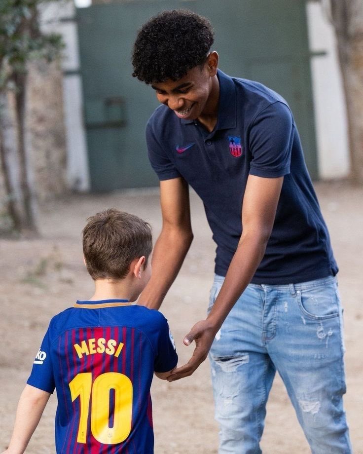 Lamine with a little messi fan 🥹❤️