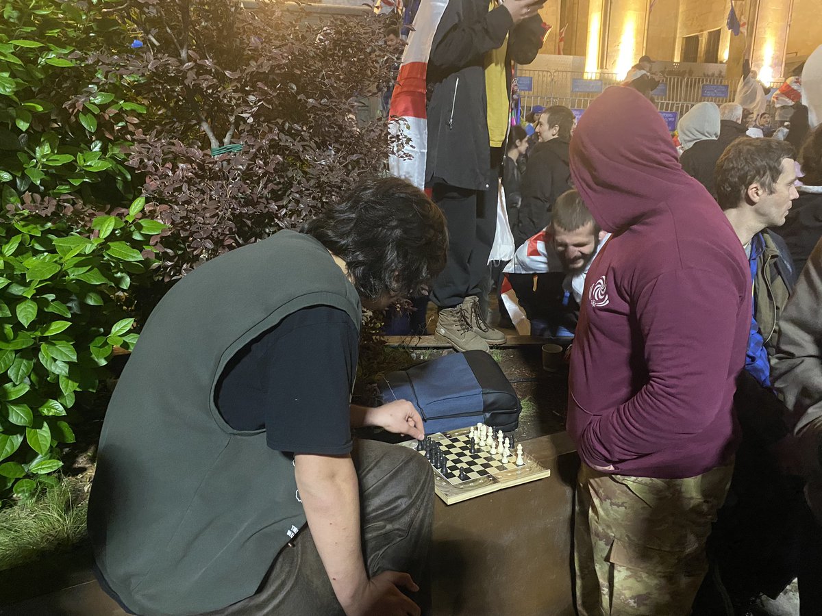 Playing chess while protesting. 🔥