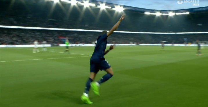 C’est pas la qui fallait marquer mais mardi dernier gros con mais on t’aime quand même ! 💔 #PSGTFC