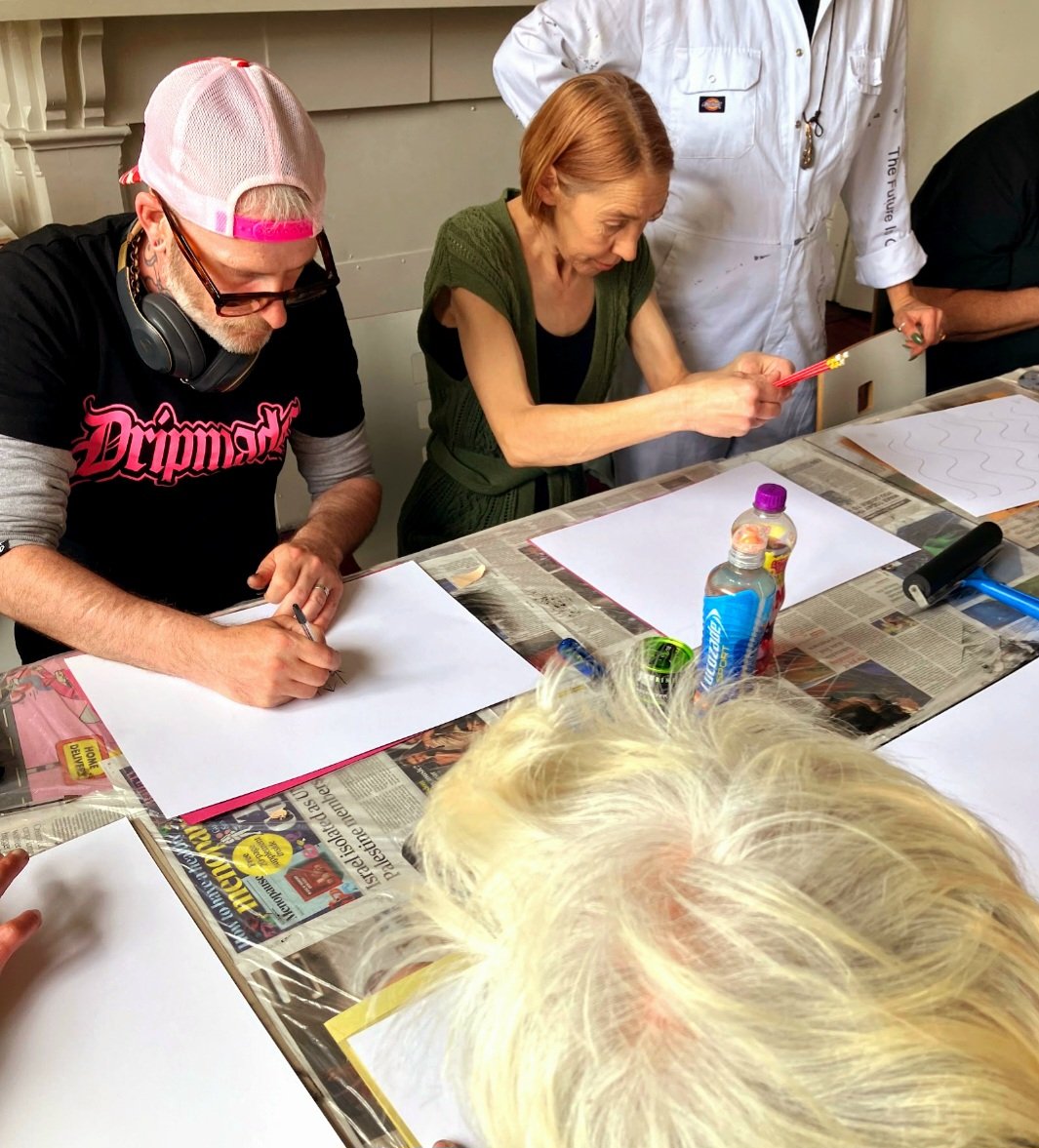 SUIT clients & volunteers met up with @AsylumGalleryWM & @GatisCommunity on Saturday and were privileged to take part in a workshop delivered by world-renowned #AugmentedReality #mural artist Hayley Wall.