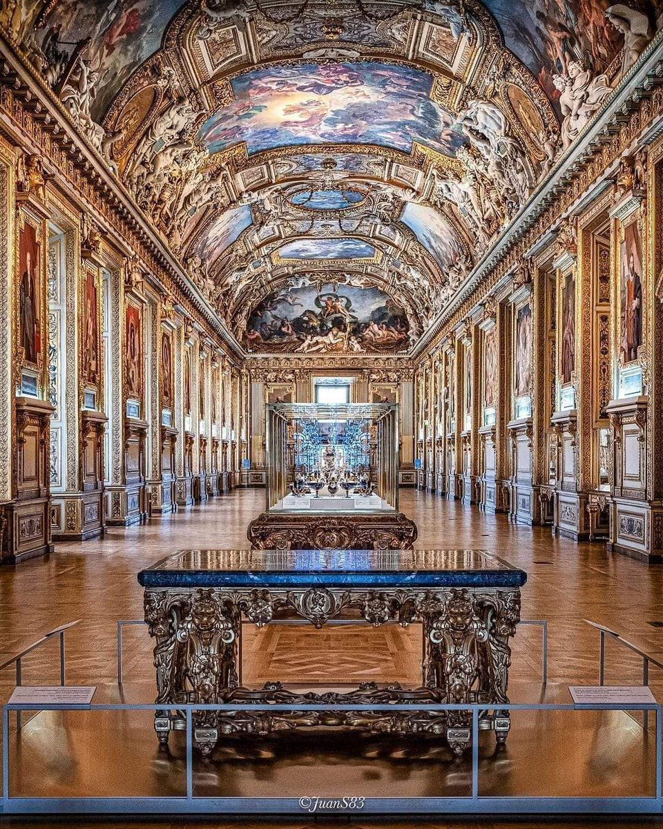 It was in the Apollo Gallery that Louis XIV first associated his royal power with the divinity of the sun. To create this masterpiece of architectural decoration, combining painting, sculpture and gilding, he surrounded himself with the greatest artists who worked, a few years…