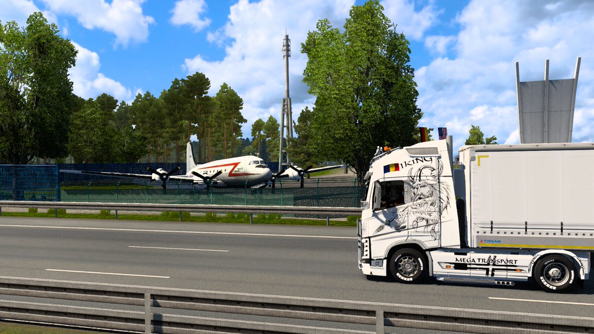 BarbosGaming's tweet photo. Olee, secret airplane with #Tirsan Multi Ride Trailer #ets2 #eurotrucksimulator2 #BestCommunityEver #volvo @SCSsoftware Let's go! https://t.co/N1sLtg9pQt