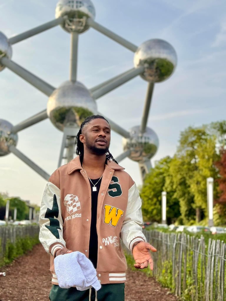 Petit DIOULA à Bruxelles 🇧🇪
C’est TCHOR🖤
