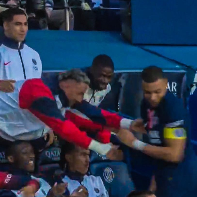 Mbappé anotó y fue a celebrar con Keylor Navas, estoy despedazado 😭💔