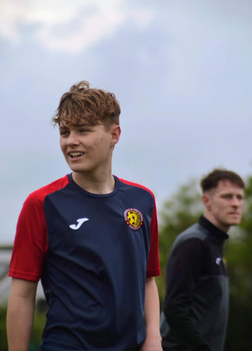 hellesdonfcdons's tweet image. (C) &amp;amp; Coach  💛⚽️⚽️💛