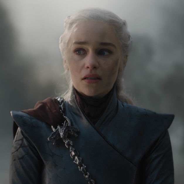 Thrones_Facts's tweet photo. When Daenerys looks out over King's Landing virtually unscathed as the bells ring, she gets angry because they're surrendering so easily after everything that's happened to her  

"She feels empty, It wasn't what she thought it was. It's not enough" — Director Miguel Sapochnik https://t.co/vRY0x0qot2