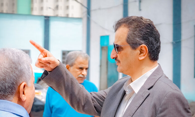 محافظ #عدن  احمدحامد لملس يخرج عن صمته ويصف الوضع بعدن بالكارثي ويحمل حكومة المناصفة مسؤولية انهيار شبكة الكهرباء ..