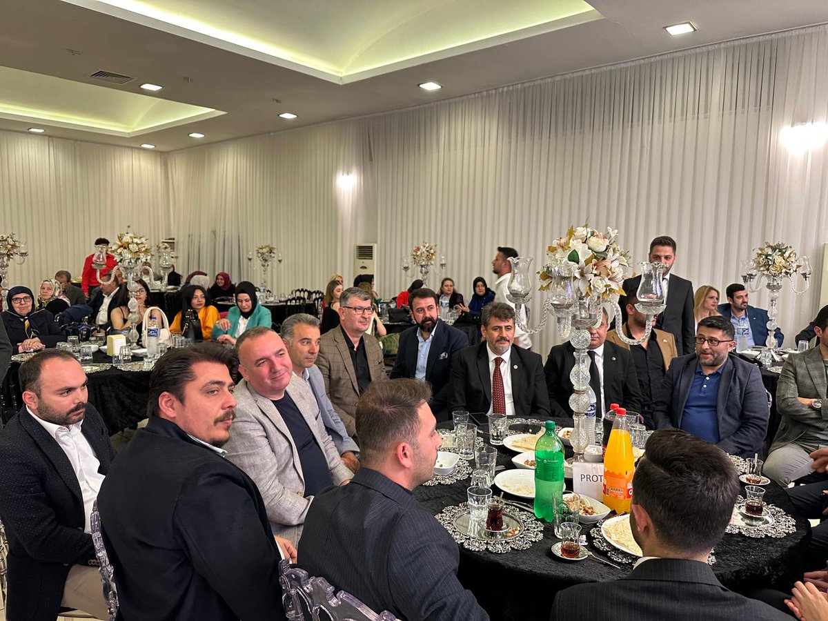 İlçe gençlik kolları Yönetim Kurulu üyemiz Ali Furkan ve Büşra çiftlerimizin düğün merasimine katılım sağladık. Ermiş ve Serin ailelerini tebrik eder çiftimize mutluluklar dileriz.