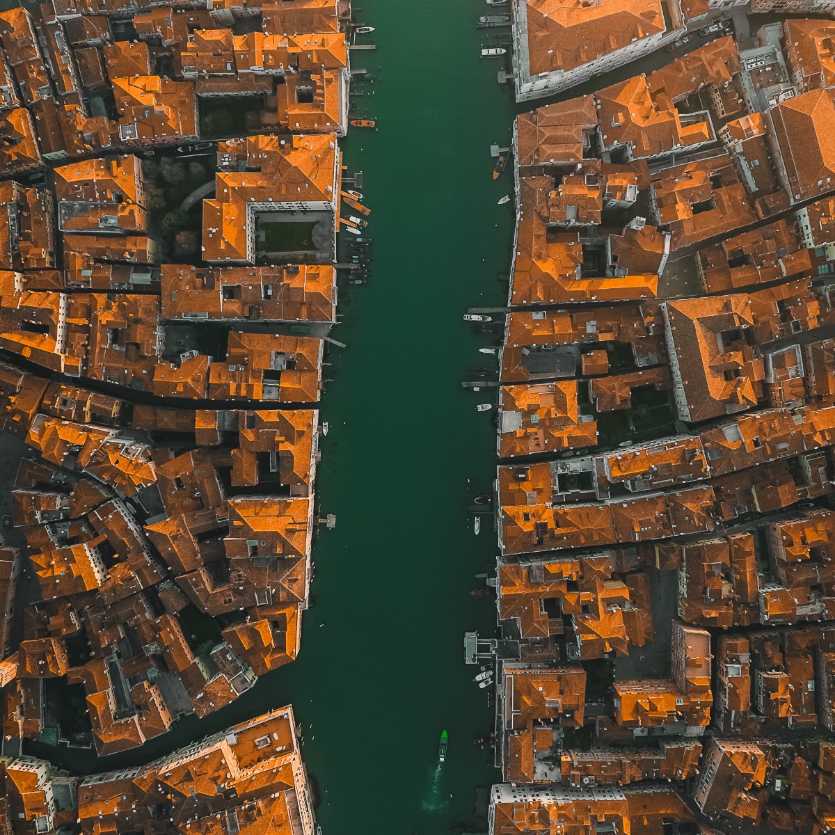 Sunrise in Venice 🌅
🚁 DJI Mavic 3 
📷 @andreacaruso_
Share your photos or videos on #SkyPixel 👉brnw.ch/21wJHPe