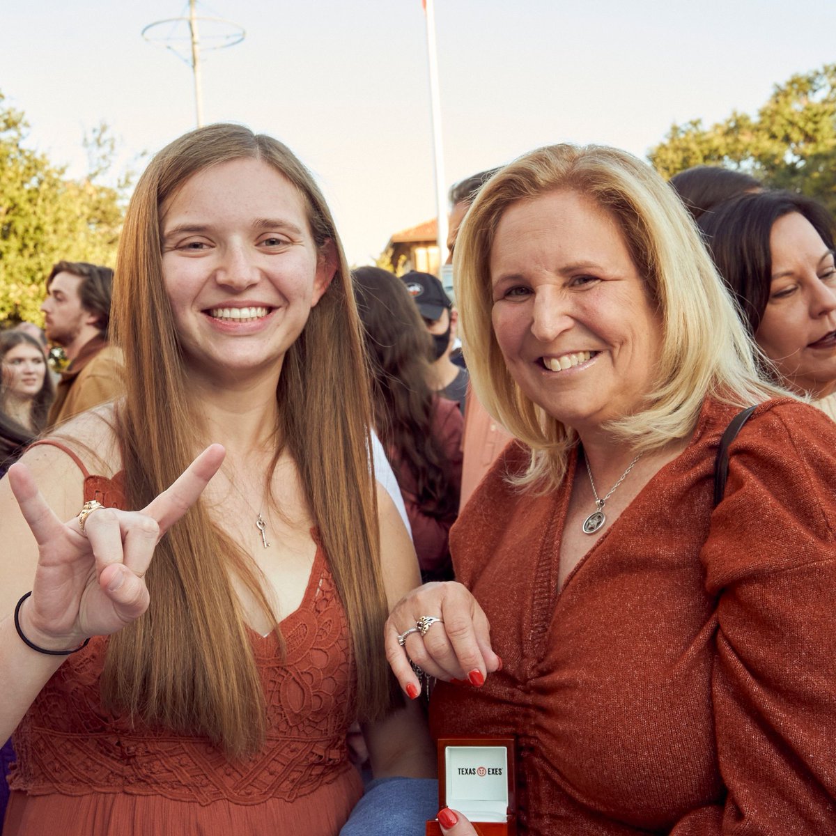 Happy #MothersDay to all the amazing Longhorn moms, grandmas, and women who support us! We thank you! 🤘🧡💐