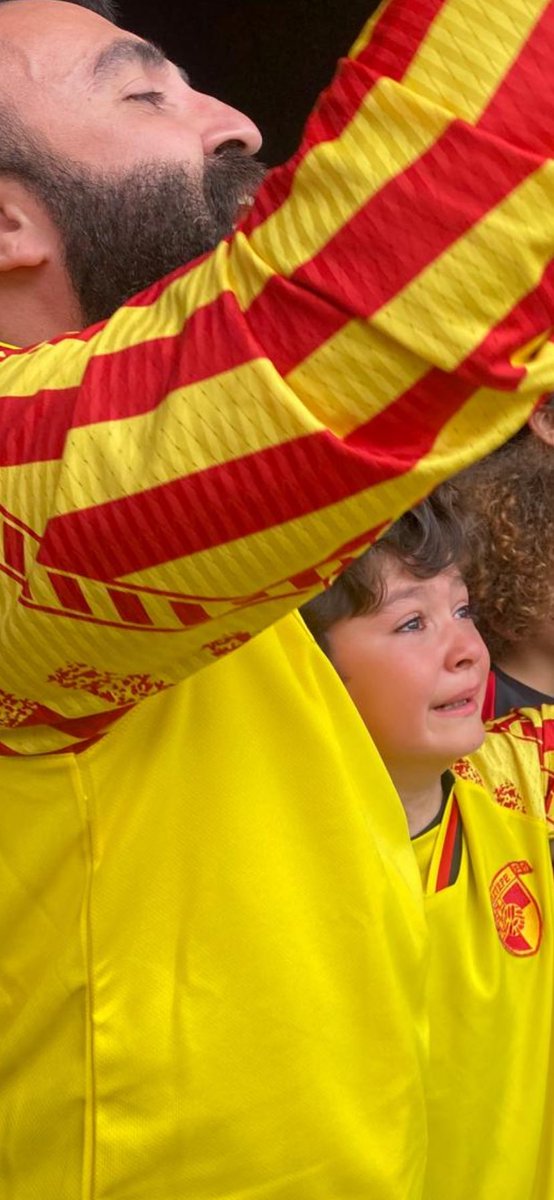 Sezonun son Med Cezir’i.
Bu fotoğrafta ne var?
Sınıftaki 3 İstanbul tafyayla mücadele var.
Neden diye soranlara,içinden “bekleyin” demek var.
Haramilerin saltanatını yıkacağız oğlum.
Canını sıkma.