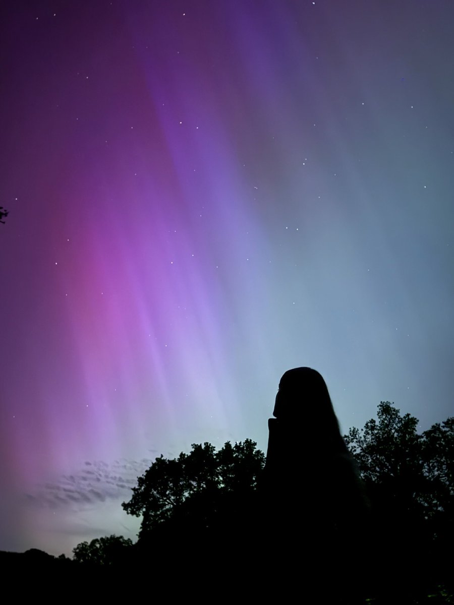 October 2023, Iceland vs May 2024, England. Since October, it’s fair to say the northern lights have become a special interest. So to see them from my garden on Friday night (& not being freezing cold!) was euphoric. Autistic joy is beautiful.