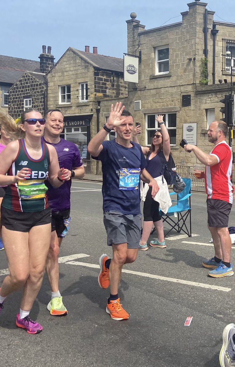 Today’s #RobBurrowLeedsMarathon was fantastic - amazing support throughout the route, well done Leeds 👏🏼