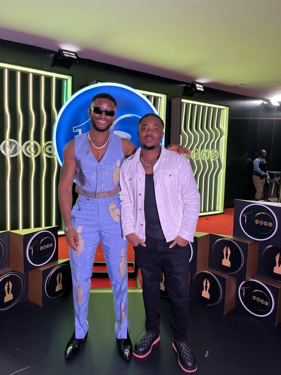 stillkriss's tweet photo. IF YOU WANT TO BE A SHARK, HANG OUT WITH SHARKS.… 💯😊

// @callme_frodd2 🦁 @Officialchike 🙌 

#Amvca #Awardnight #MatterofTime #Chike #Frodd #Stillkriss https://t.co/ruxIdTnsip