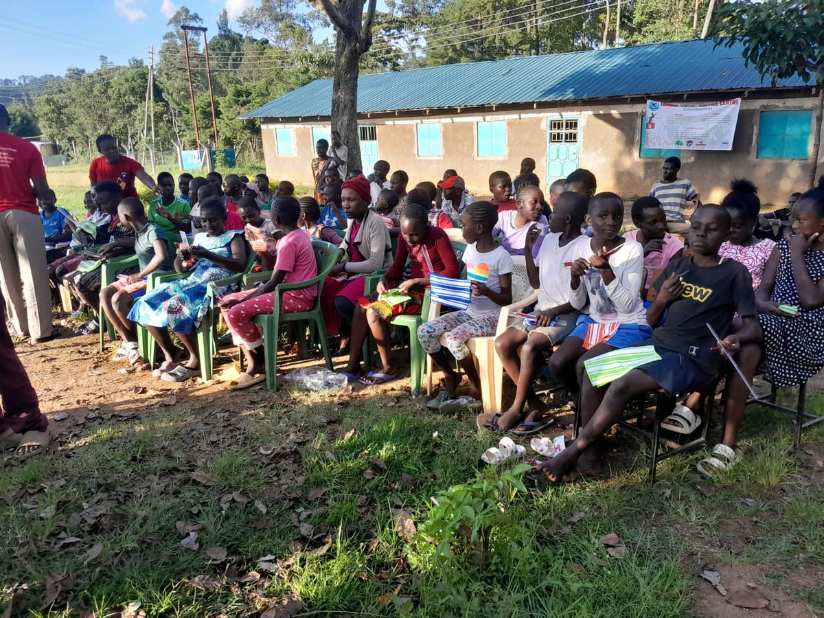 Today we educated over 100 teenagers on forms of Sexual Gender Based Violence and available referral pathways incase they fall victims. We also supported them with stationery as part of our youth empowerment.
#HakiMtaani
#StopGBV
@HakiAfrica