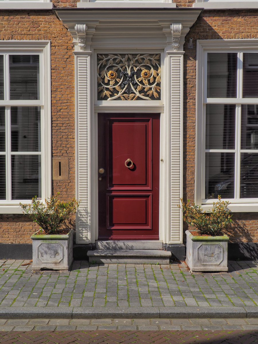 A thread of doors I photographed in Bergen op Zoom🧵