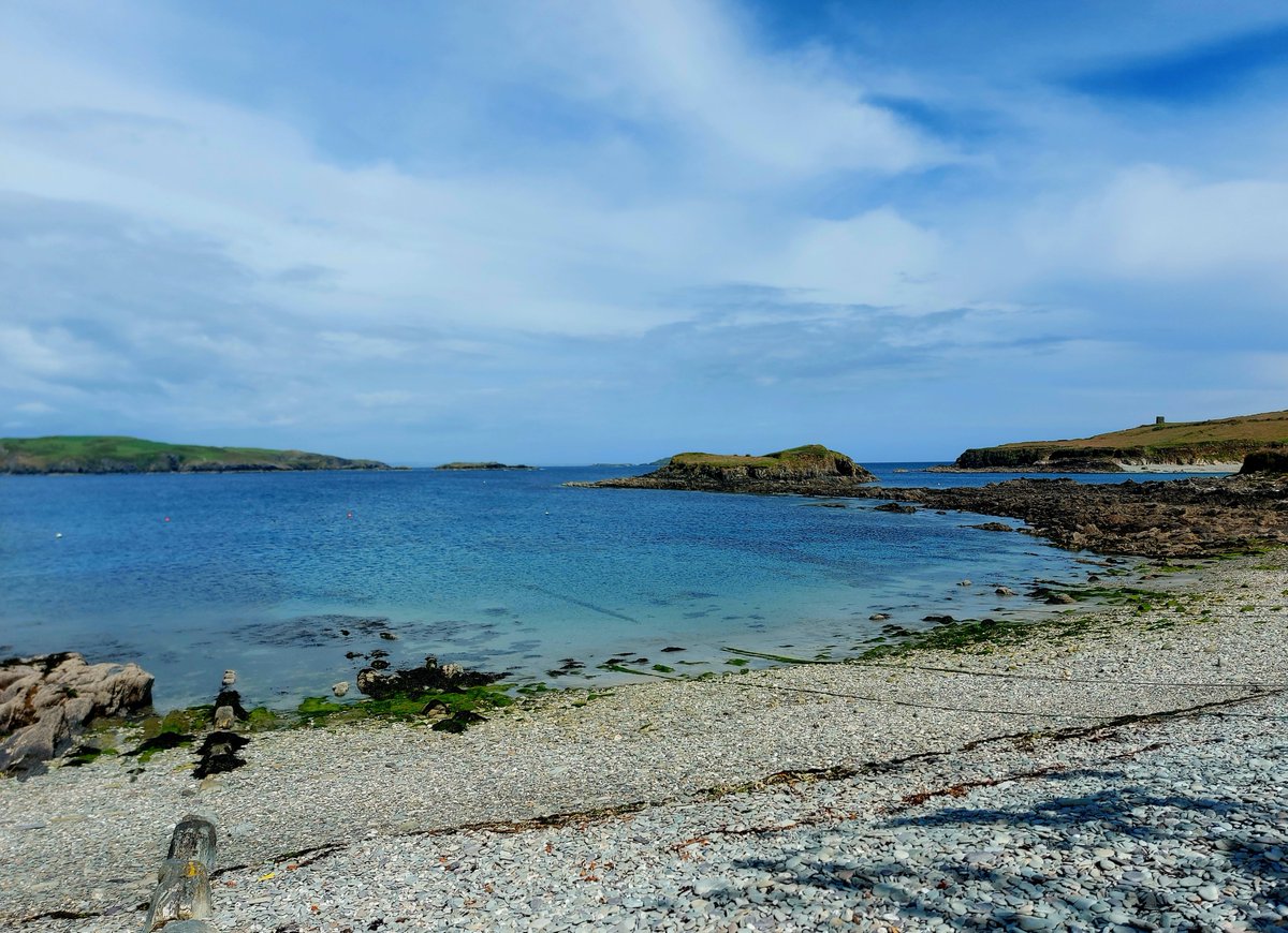 Another beach day in #WestCork ..

#beforetherain #castletownshend #pureheaven #purecork #discoverwcork