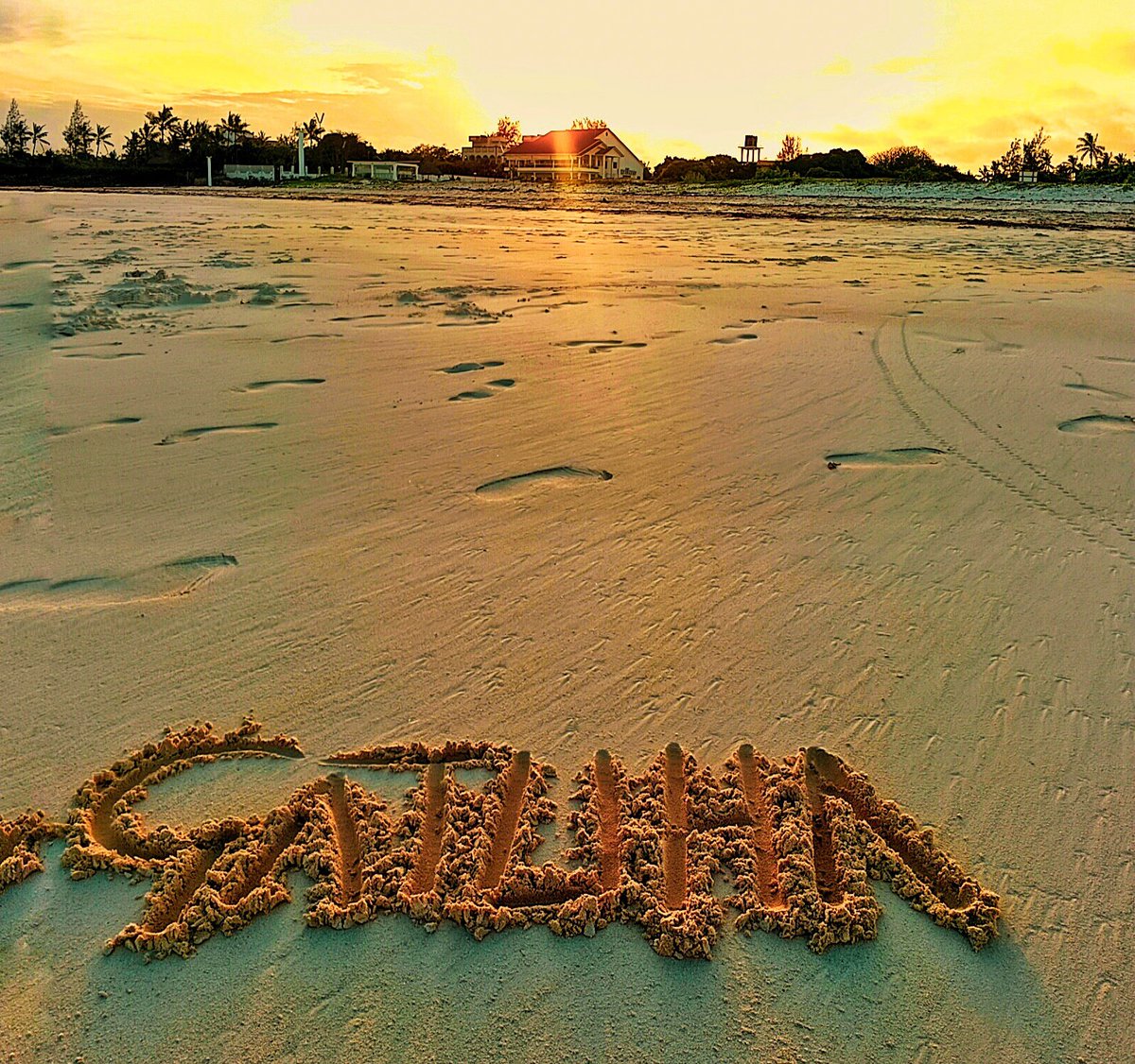 Show me your name on sand and I'll show you mine😍📸
#CAMONCapture #CAMON30Series