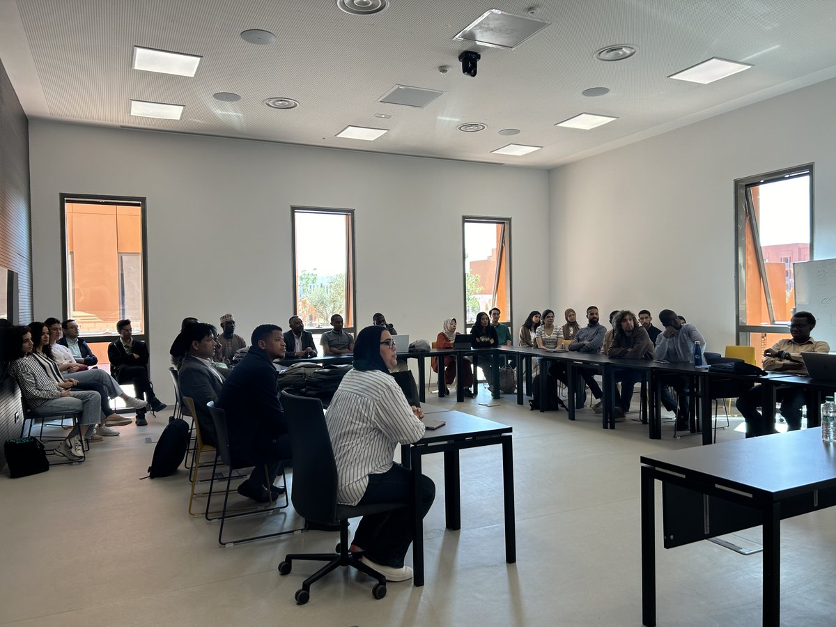 AGCUM6P's tweet photo. Our diverse cohort of 10 Fellows, representing 10 different African nations, came together for an enriching experience focused on genomics exploration and collaboration.

#AGCAfricaBPFellowship
#GenomicsInAfrica
#CollaborativeScience
#UM6P https://t.co/soxmFzJuCw