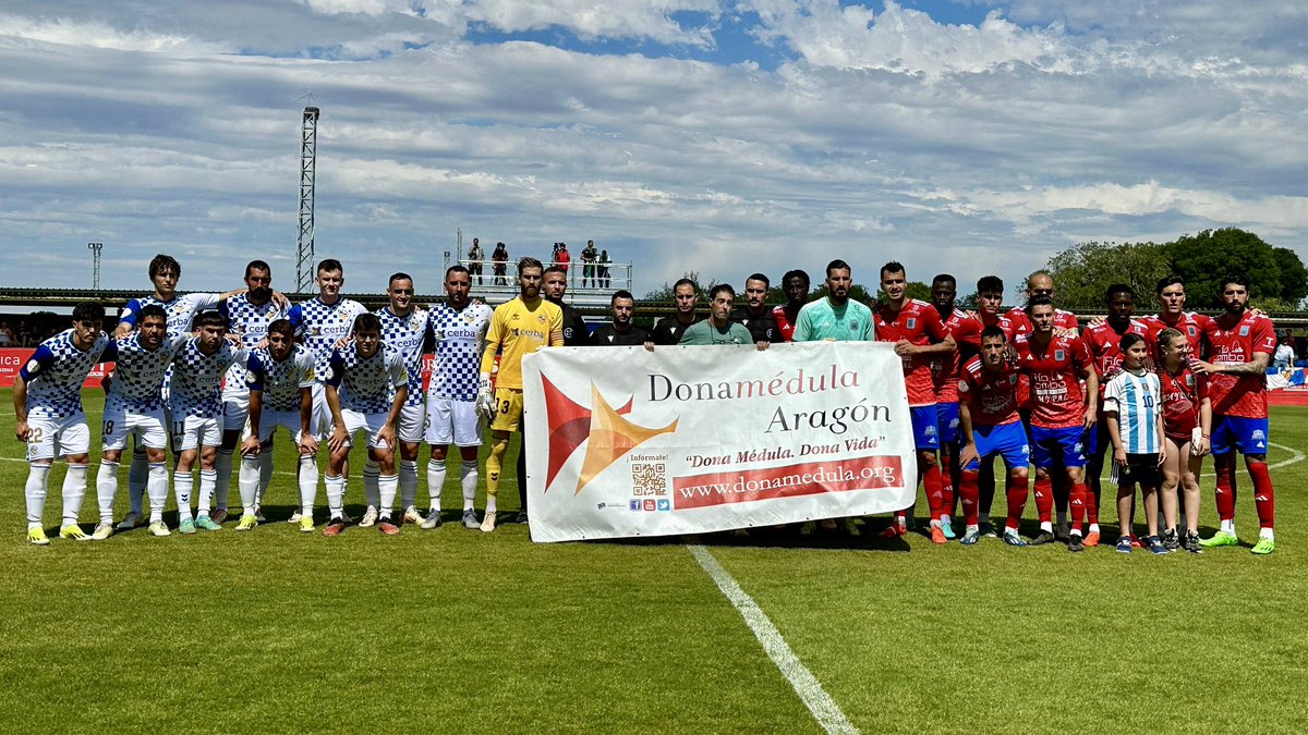 En la previa del partido, los jugadores del @CESabadell y de la @SDTarazona quisieron dar visibilidad al trabajo realizado por Dona Médula Aragón. 𝐿𝑎 𝑜𝑝𝑜𝑟𝑡𝑢𝑛𝑖𝑑𝑎𝑑 𝑑𝑒 𝑠𝑎𝑙𝑣𝑎𝑟 𝑢𝑛𝑎 𝑣𝑖𝑑𝑎.