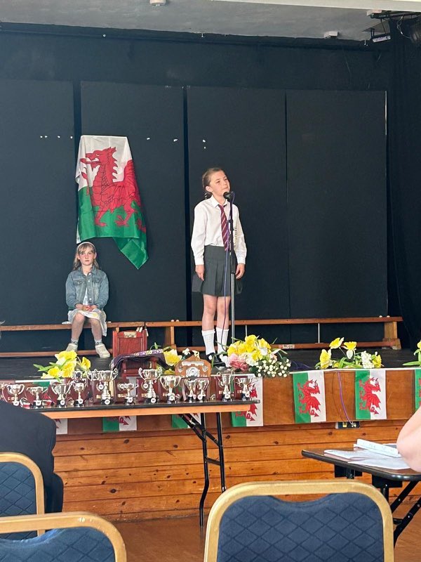 Noswaith arbennig yn Eisteddfod Mynyddygarreg! Perfformiadau gwych a llwyddiannau di-ri gyda’r côr yn cipio’r wobr 1af unwaith eto! 

An excellent evening at MyG Eisteddfod! Excellent performances and countless successes with the choir once again winning the best choir! Da iawn!