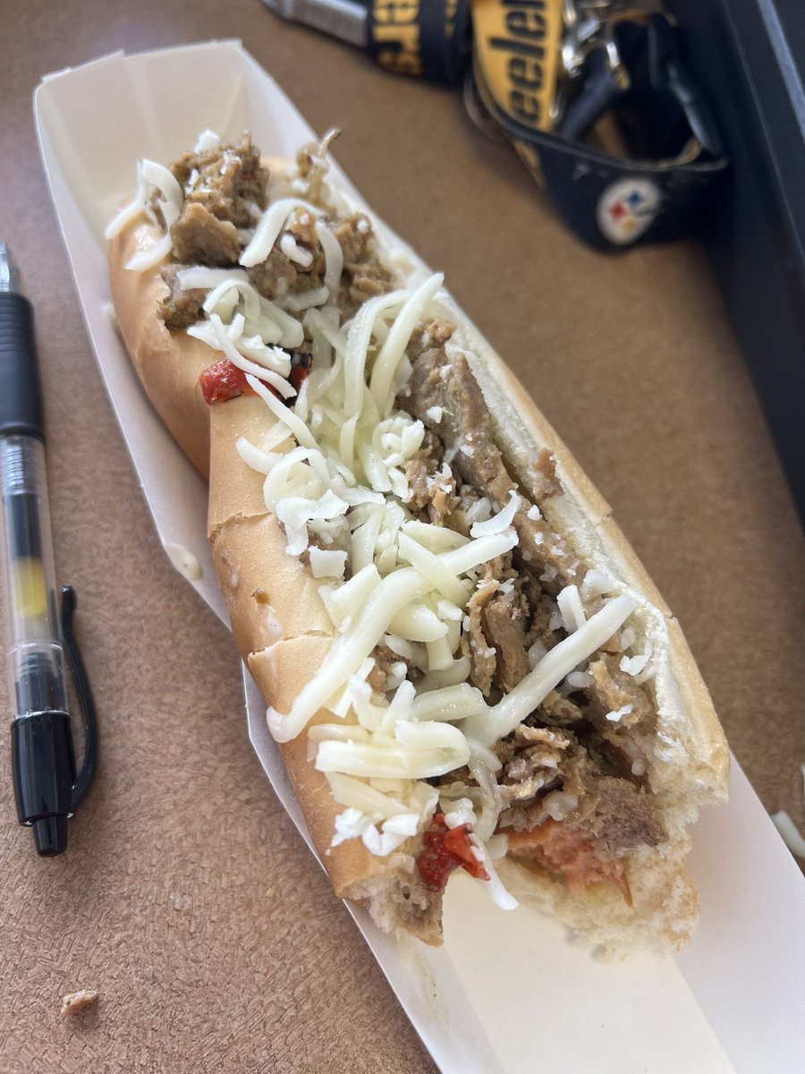 One bite everybody knows the rules.

Footlong hot dog, cheesesteak topping at @WashWildThings 

9.1/10

You’ll wanna get one of these suckers.

#WeMakeForeverFans