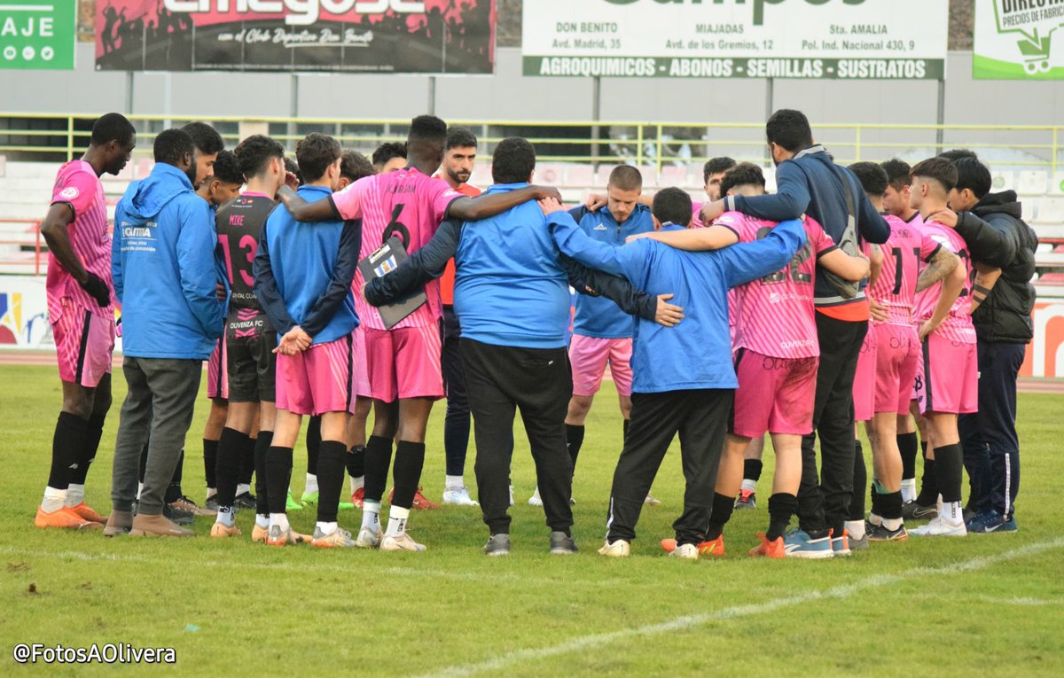 Temporada dura. Llena de momentos y experiencias que me han hecho mejor persona y mejor entrenador, o no... El tiempo dirá. A descansar!
Gracias <a href="/OlivenzaF_C/">Olivenza F.C.</a> ⚪🔵⚽
<a href="/AlbaOlivera5/">Alba Olivera Vasco</a> 📸