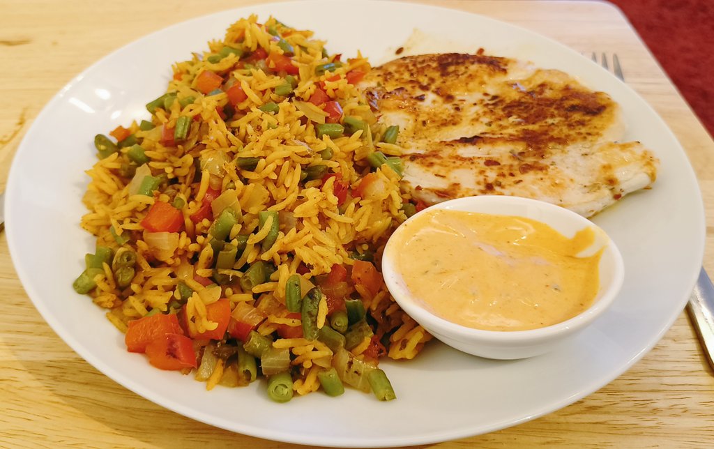 Fat Boy Broken ๐ช๐บ๐ฌ๐ง๐ณ๏ธโ๐โค (@fatboyexercises) on Twitter photo Too hot for a roast.
So a nice simple dinner of Peri-Peri chicken, Peri-Peri <a href="/Tildarice/">Tilda Rice</a> (with veggies), & lemony Peri Mayo. Too hot for a roast.
So a nice simple dinner of Peri-Peri chicken, Peri-Peri <a href="/Tildarice/">Tilda Rice</a> (with veggies), & lemony Peri Mayo.