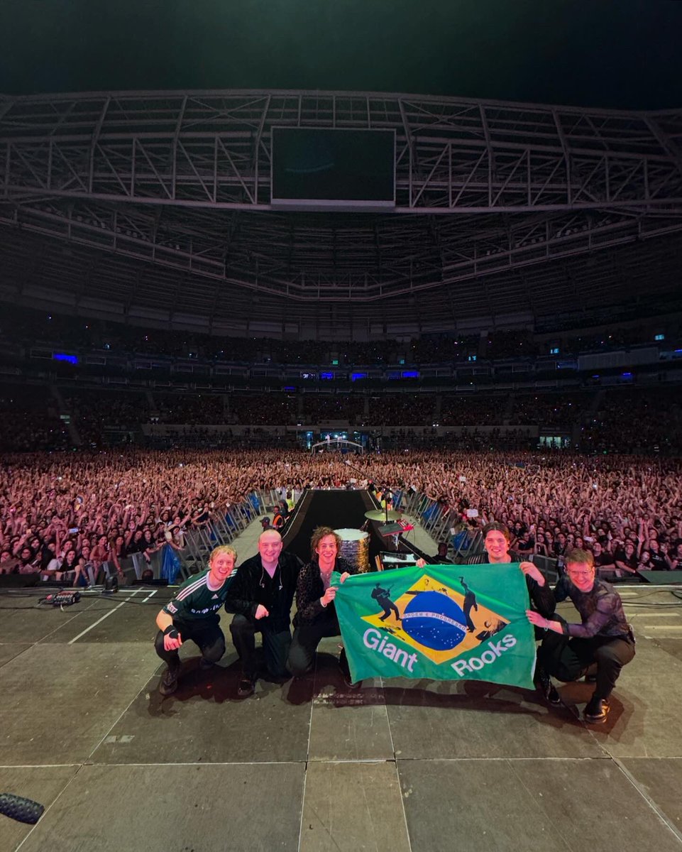 Sao Paulo ♥️♥️♥️ one of the most magical nights. big thanks to @Louis_Tomlinson for sharing your stage with us 🫶 mais um show no Brasil. vejo vocês em breve, Curitiba :))