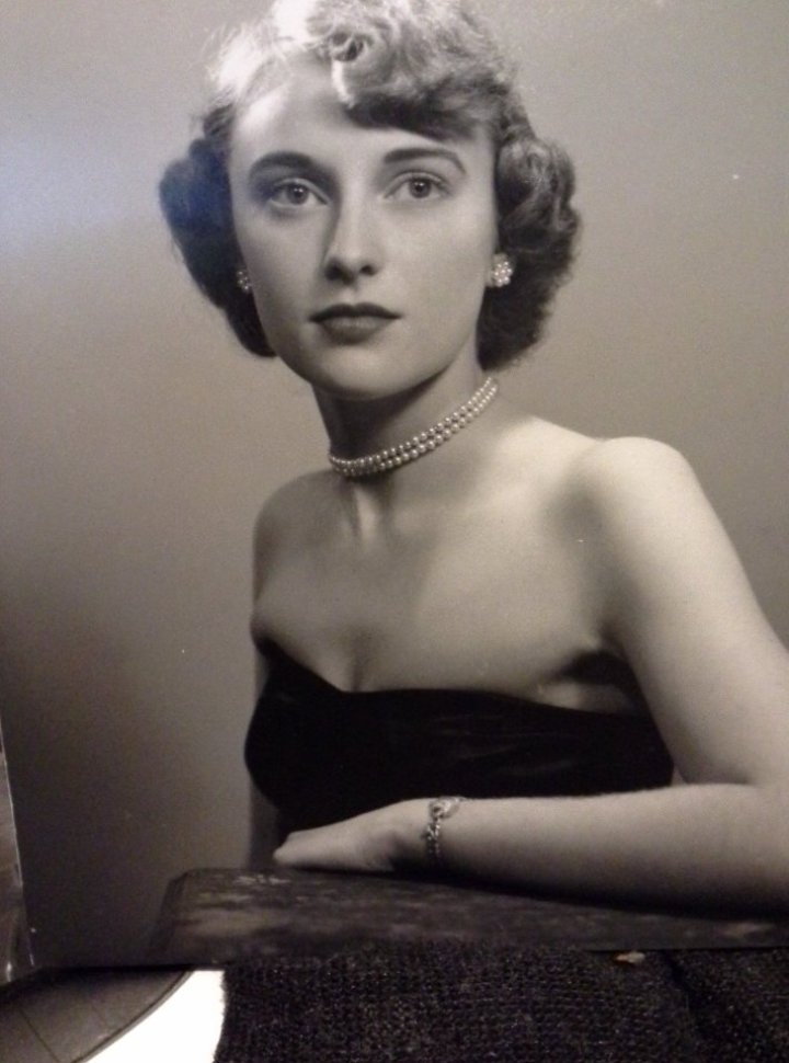 VABVOX's tweet image. My beautiful, brilliant mother at 17 in her freshman year at Wellesley College. A dedicated Civil Rights worker who risked her life for justice, she taught us to do the same. She told me to always have a book with me so I would never be bored.
#MothersDay2024