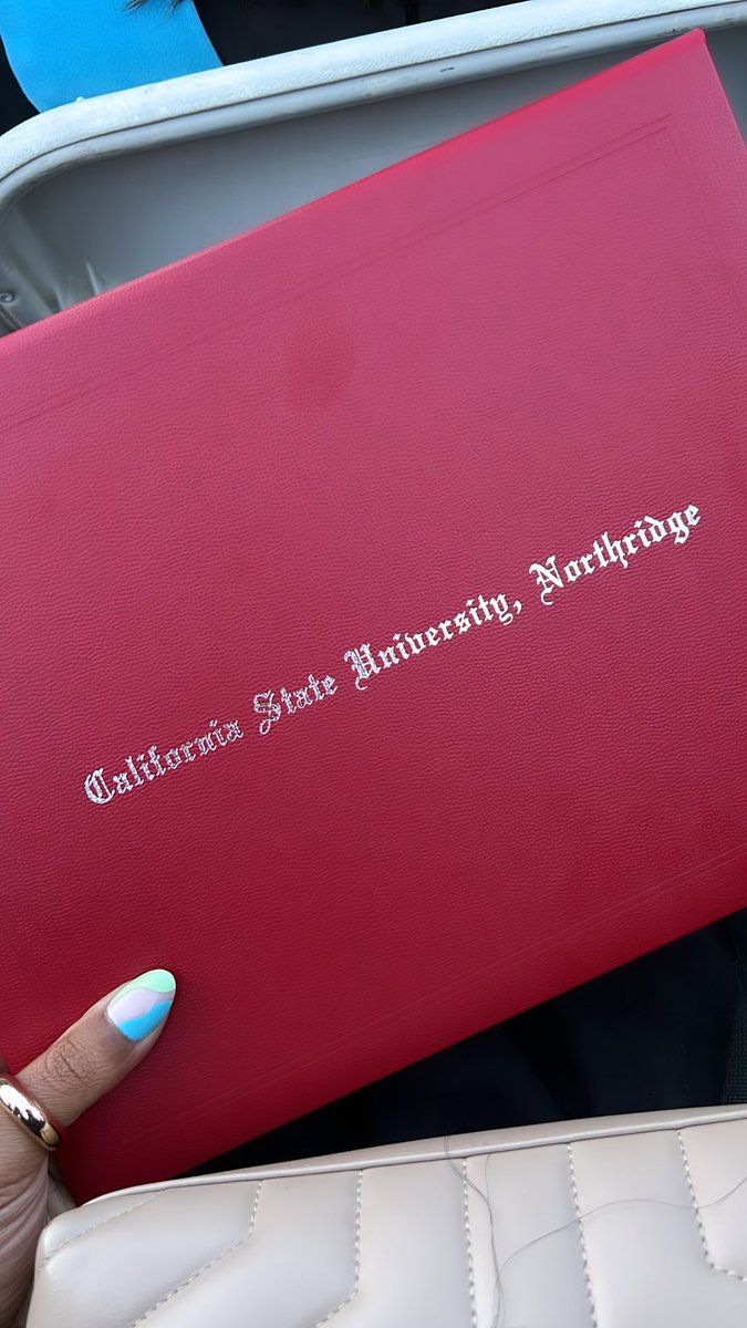 theeciera's tweet image. Always stay gracious best revenge is your paper🤭 👩🏽‍🎓 #csungrad #csun2024