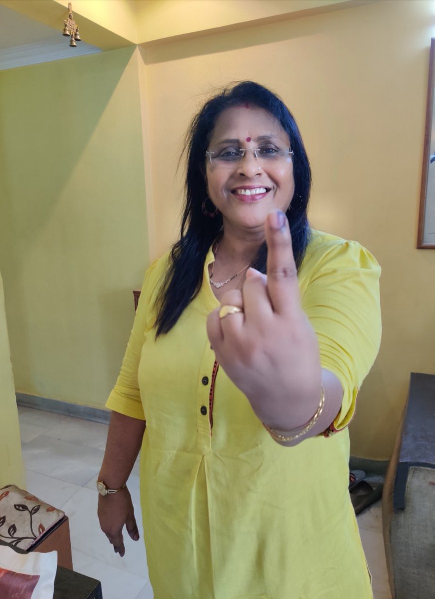 kunder_sujata's tweet photo. मैंने विकसित भारत के लिए वोट देकर अपना उत्तरदायित्त्व निभाया। 

आप भी निभाएं।
 
Pls  vote🗳️!
#InkWaliSelfie
@ECISVEEP https://t.co/Nvnd3Rm3qX