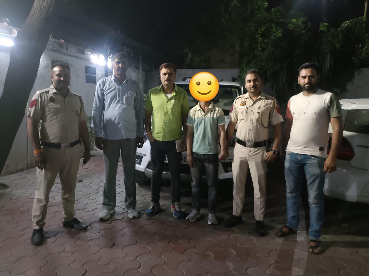 🚨 #BREAKING: Notorious snatcher Neeraj @ Badal @ Nazim, involved in 35 prior cases of snatching, arms act & theft, arrested by Special Staff Central District. Recovered: ₹49,000 cash & a scooty used in crimes. Manual, technical surveillance & local info led to his capture.