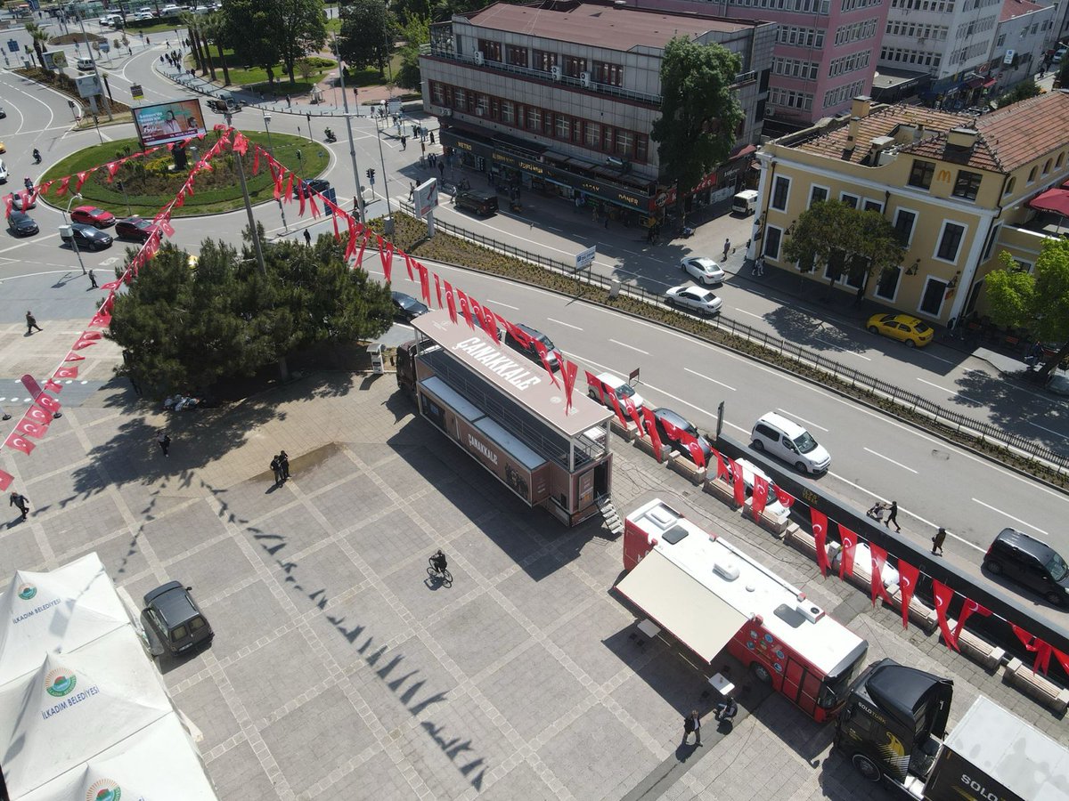 samsungaziihk's tweet photo. 19 Mayıs Atatürk'ü Anma Gençlik ve Spor Bayramı haftasında Gezici Kütüphane aracımız Cumhuriyet Maydanında yerini aldı. 
Samsun Valisi Sayın Orhan Tavlı Beyefendi kütüphanemizi ziyarette bulundu. @TCKulturTurizm @KTBKYGM @TCSamsunValilik @SamsunKultur @MalatMikdat https://t.co/vzn3YRnTGi
