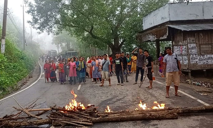 রাঙামাটিতে ইউপিডিএফ-এর আধাবেলা অবরোধ চলছে