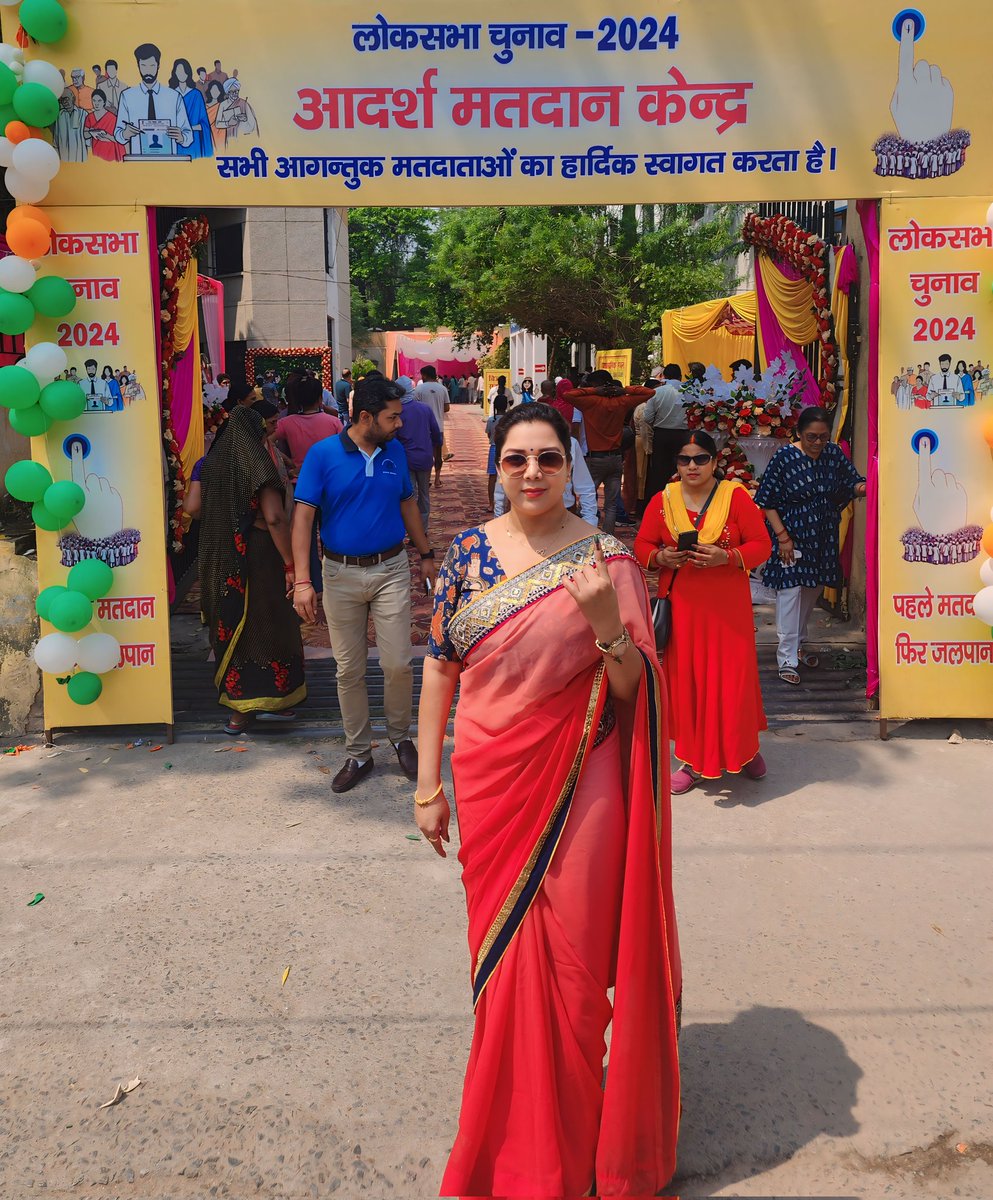 राष्ट्र की समृद्धि, सुरक्षा और उज्ज्वल भविष्य के लिए मतदान अवश्य करें।