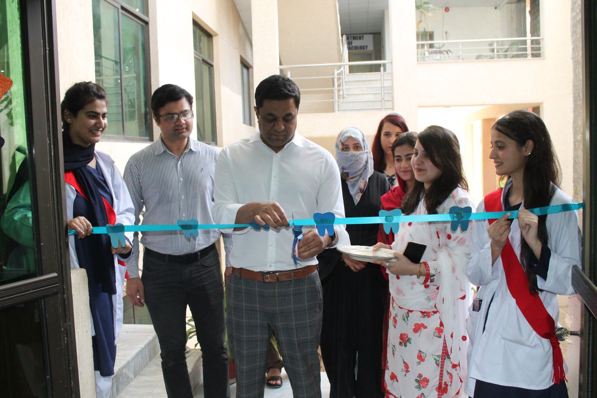 RMH_Officials's tweet photo. Celebrating Oral Health Day on May 16, 2024, at Women Medical and Dental College was phenomenal! 🌟 Kudos to our diligent students for outstanding posters &amp; models. Thanks to judges Prof. Dr. Talib, Dr. Bilal Z. Babar, and Dr. Madeeha Jadoon. #WorldOralHealthDay 🦷 https://t.co/huKFIwtQ7l