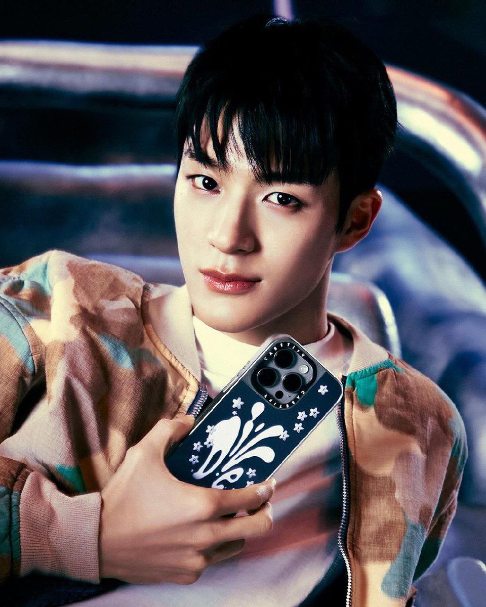 Embrace the serene depths of the night as you dive into the dreamy realm of NCT DREAM's 'Whale.' Let the music carry you to a world where whales float gracefully in the midnight sky.