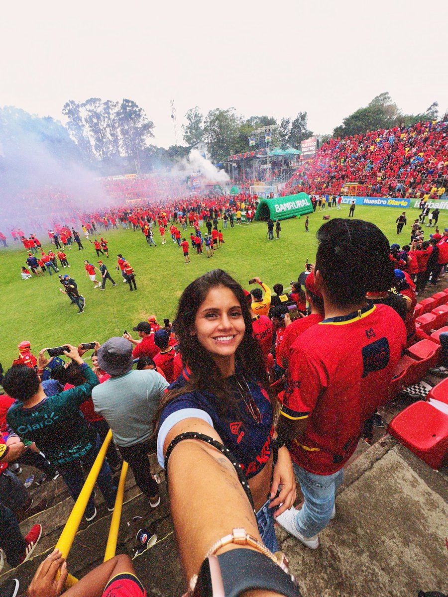 andreea7cruz's tweet photo. C A M P E O N E S @Rojos_Municipal ❤️💙🏆 #la32 https://t.co/ic4MkwOlKn