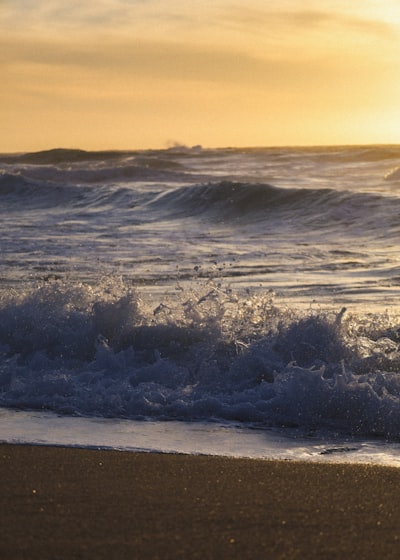 Michelle Gerlach ©️ Unsplash | #photography #naturephotography #outdoors #ocean #seaofthieves #oceanwave #beach