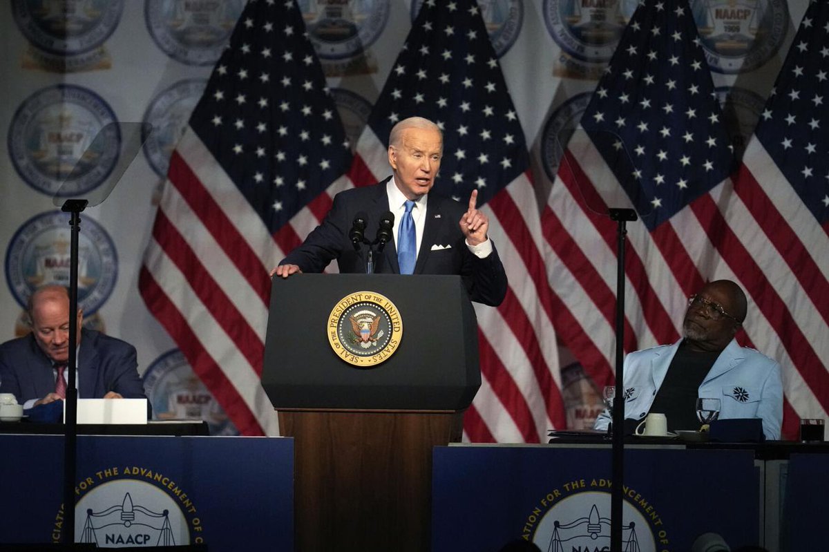 🚨 BREAKING: After delivering a powerful keynote address at the NAACP's Fight for Freedom Fund Dinner tonight, President Biden was honored with the NAACP James Weldon Johnson Lifetime Achievement Award! 🏆

Congratulations, @POTUS @JoeBiden! Congratulations 👏 👏 👏