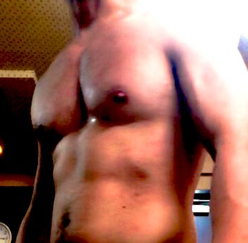 一枚目　
ジムを退会させてもろて早半年。
おっさんのうしろ姿哀愁漂わせケツ出しました。
では二枚目どうぞ