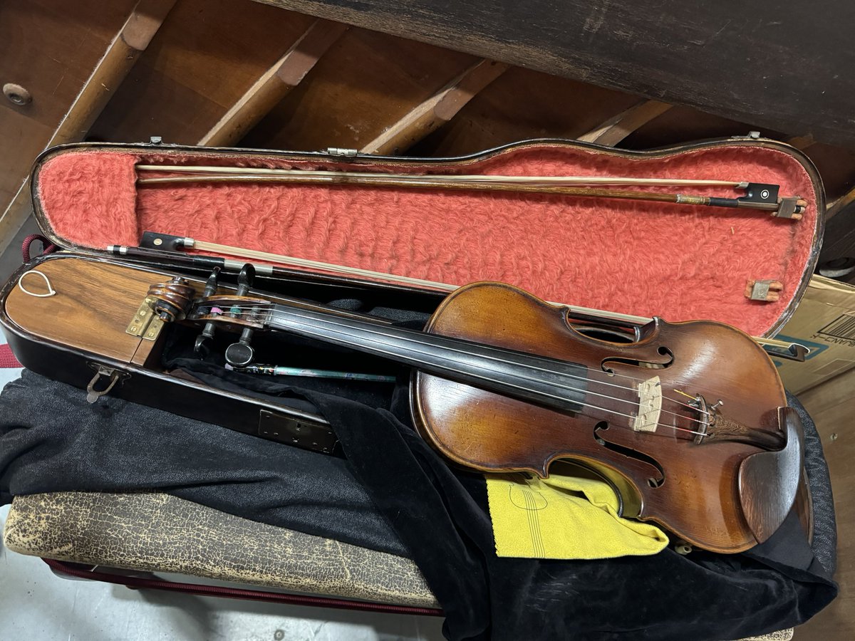 nangokupiano's tweet photo. 朝練
高音域(特にE線)が弓が跳ねがちで綺麗な音にならずストレス。
Bouncy Bowの原因解明が今の夢です！
#バイオリン初心者
#violinbeginner https://t.co/08omerkLOj