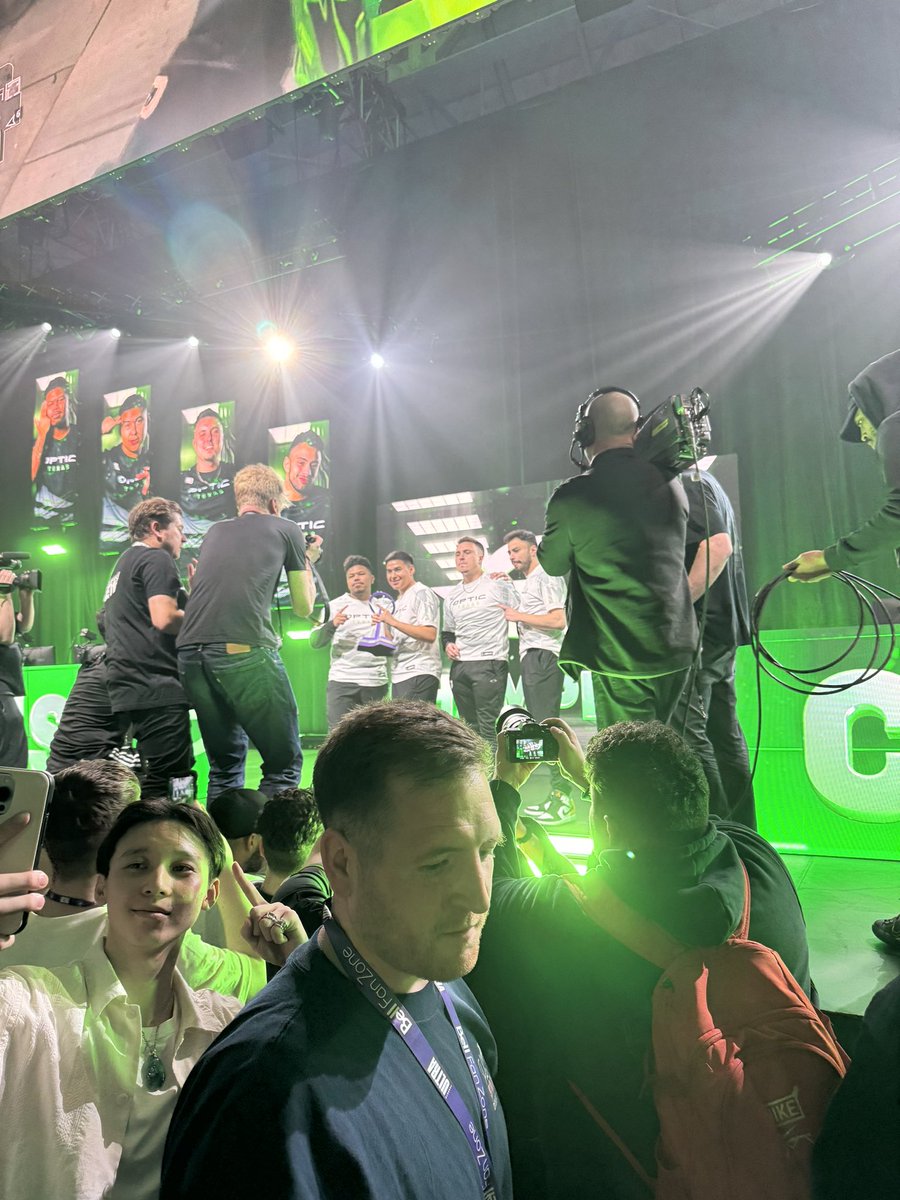 Lara Molloy tweet media